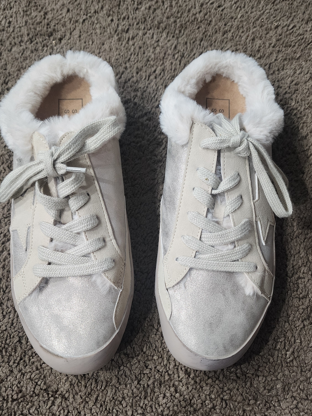 Shushop Sneakers